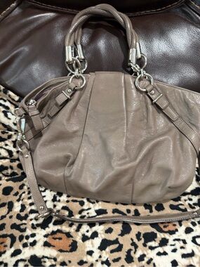 Stylish Taupe Leather Satchel Handbag - Versatile Everyday Tote
